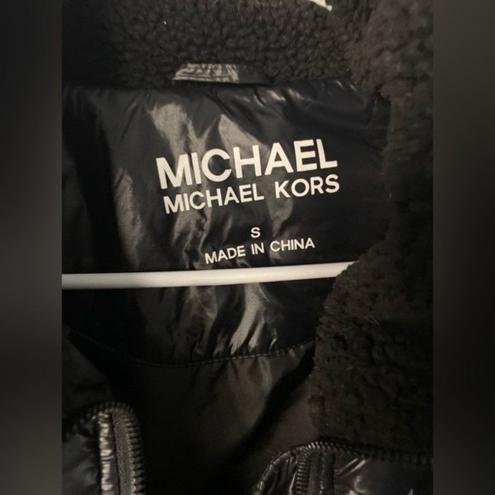Michael Kors Puffer Jacket with Faux Fur, size S, black - Picture 6 of 9